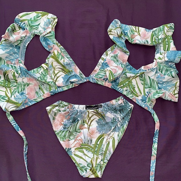 Pretty Little Thing Leafy Bikini Set - Picture 1 of 7